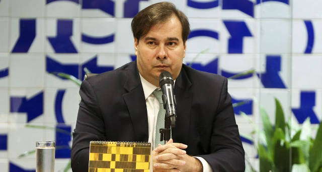É fundamental que o presidente Jair Bolsonaro atue diretamente na construção de base parlamentar para aprovação da reforma da Previdência, diz Maia (Imagem: Marcelo Camargo/Agência Brasil)