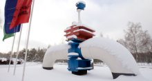 Parte de oleoduto de Druzhba em instalação da Transneft Russia