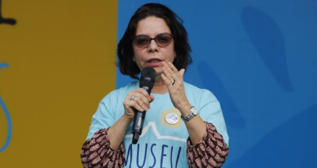 Reitora da UFRJ Denise Pires de Carvalho