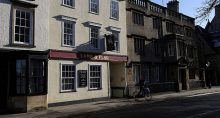 Pub Lamb & Flag