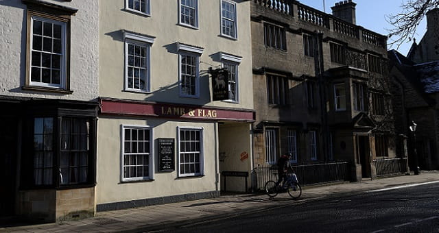 Pub Lamb & Flag