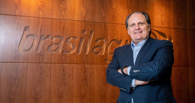 BrasilAgro (AGRO3) tem queda de 74% no lucro no 4º trimestre da safra 24/25