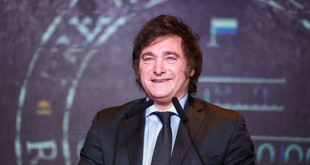 Javier Milei toma posse como presidente da Argentina (Imagem: REUTERS/Agustin Marcarian)