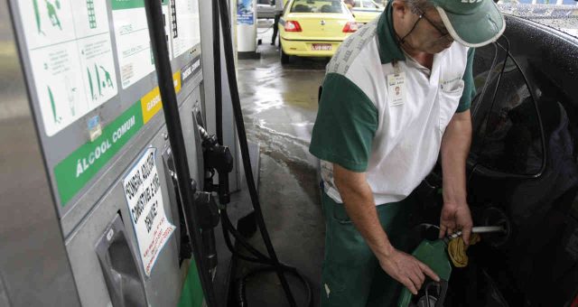 Preços gasolina diesel etanol caem ficam mais baratos última semana dezembro 2023 valecard pesquisa postos combustíveis