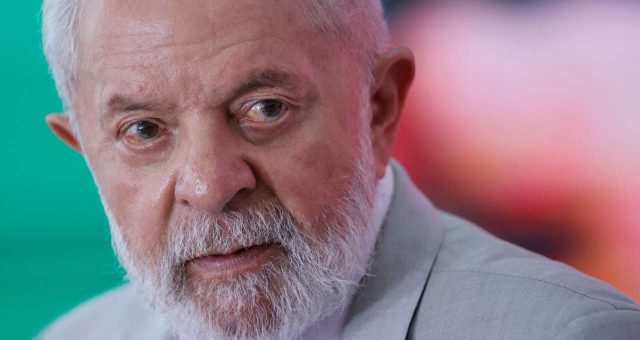 Lula promete anunciar este mês programas para motos elétricas, gás de cozinha e reforma de casas