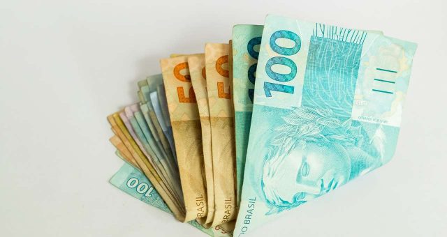 renda fixa - mercado - selic - notas de dinheiro