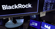 Logo da BlackRock em tela da Bolsa de Valores de Nova York 21/07/2022 REUTERS/Brendan McDermid