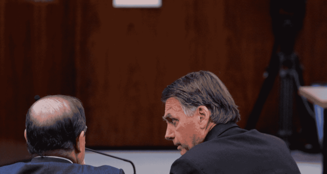 Bolsonaro admite ter visto 'minuta do golpe', mas nega intenção de reverter eleições
