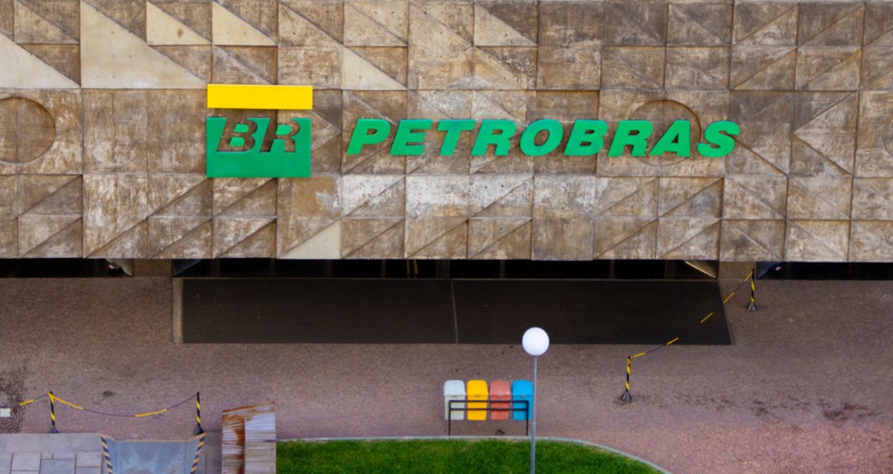 Imagem da Notícia: Petrobras (PETR4) rouba a cena – de novo – e é a queridinha entre 15 analistas para embolsar dividendos em junho