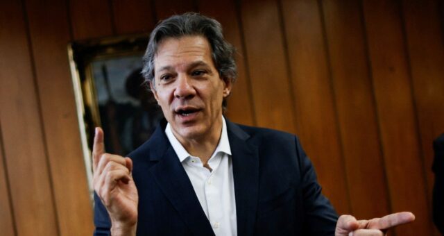 Haddad defende avaliar se renda básica não fica mais barata do que programas sociais