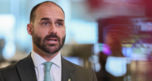 Eduardo Bolsonaro durante entrevista à Reuters em Washington 14/08/2025 (Imagem: REUTERS/Jessica Koscielniak)
