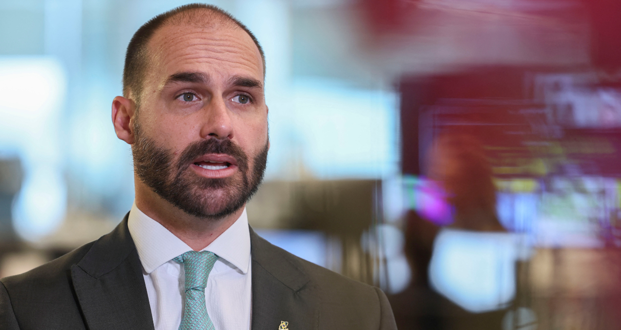 Eduardo Bolsonaro durante entrevista à Reuters em Washington 14/08/2025 (Imagem: REUTERS/Jessica Koscielniak)