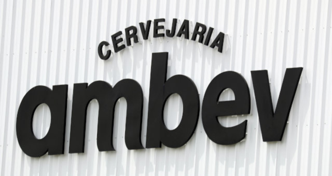 Imagem da Notícia: Ambev (ABEV3) acelera produção de cerveja premium em MG após investimento de R$1,3 bi