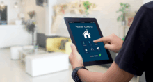 Apartamento inteligente (Imagem: B4LLS/ Getty Images Pro/ Canva)