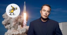 Elon Musk à direita, e o símbolo de memecoin Banana For Scale à esquerda. Ao fundo, uma nave espacial da SpaceX sendo lançada ao espaço.