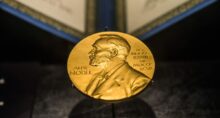 Com cheques de até 11 milhões de coroas suecas, a Nobel Foundation sustenta há mais de um século os prêmios mais prestigiados do mundo. Imagem: shutterstock