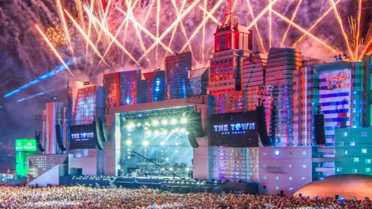 The Town 2025