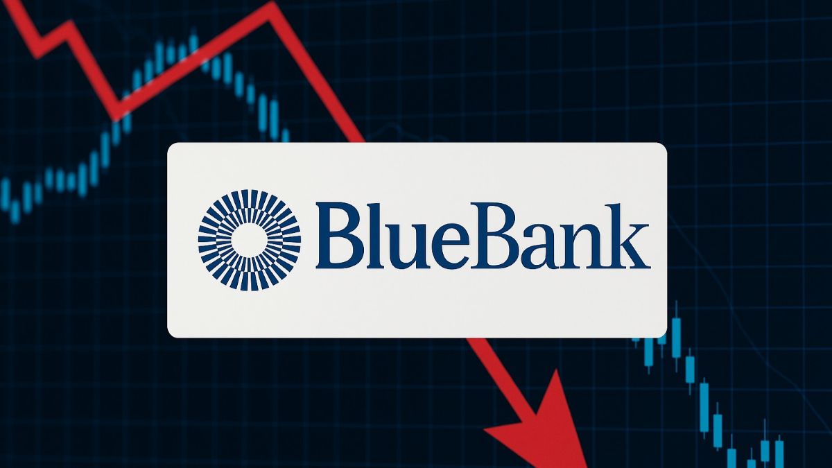Logo do BlueBank com gráfico ao fundo (Imagem: Copilot)
