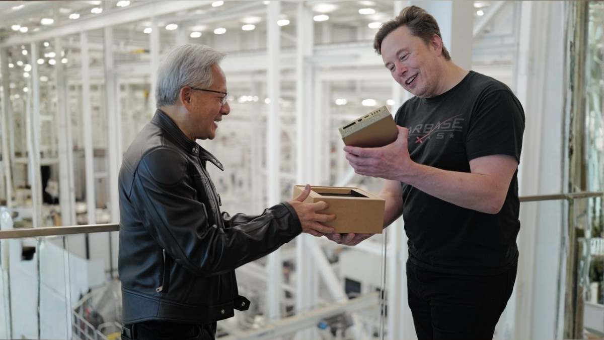 Jensen Huang, fundador da Nvidia, presenteando Elon Musk - Reprodução Instagram