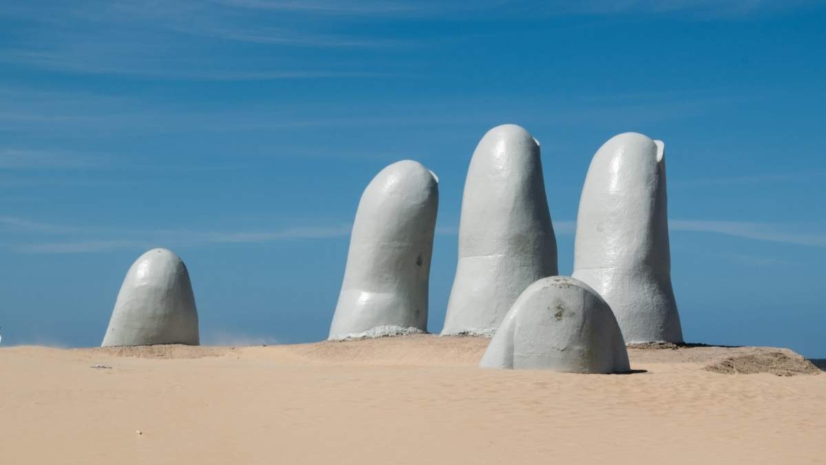 La Mano em Punta Del Este - Reprodução
