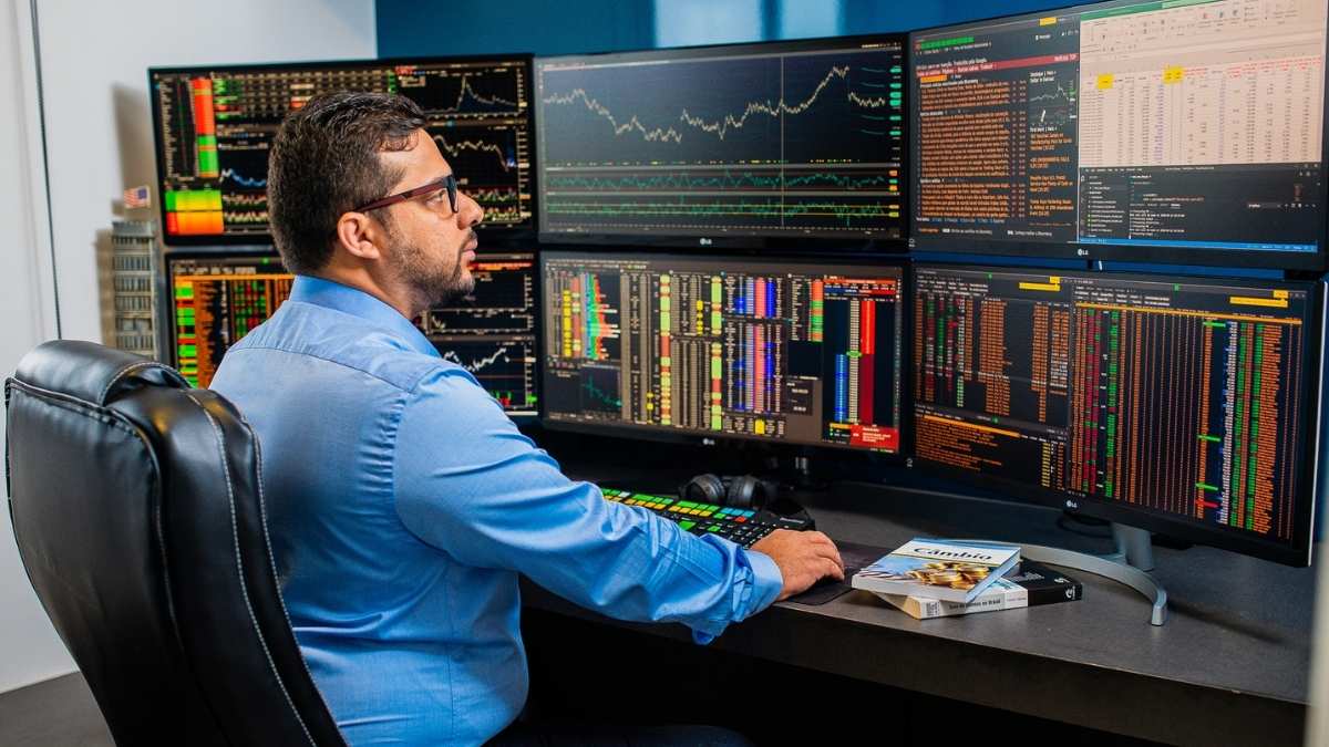 Brasileiro cria robô que transformou R$ 3.000 em R$ 17 mil em 3 meses