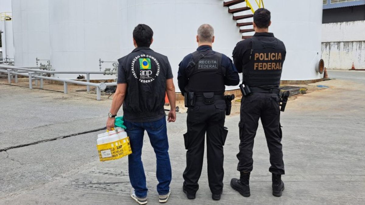Desdobramento das operações Boyle e Carbono Oculto, a nova ofensiva da Receita Federal mira a rota clandestina do metanol. Imagem: Divulgação Polícia Federal.