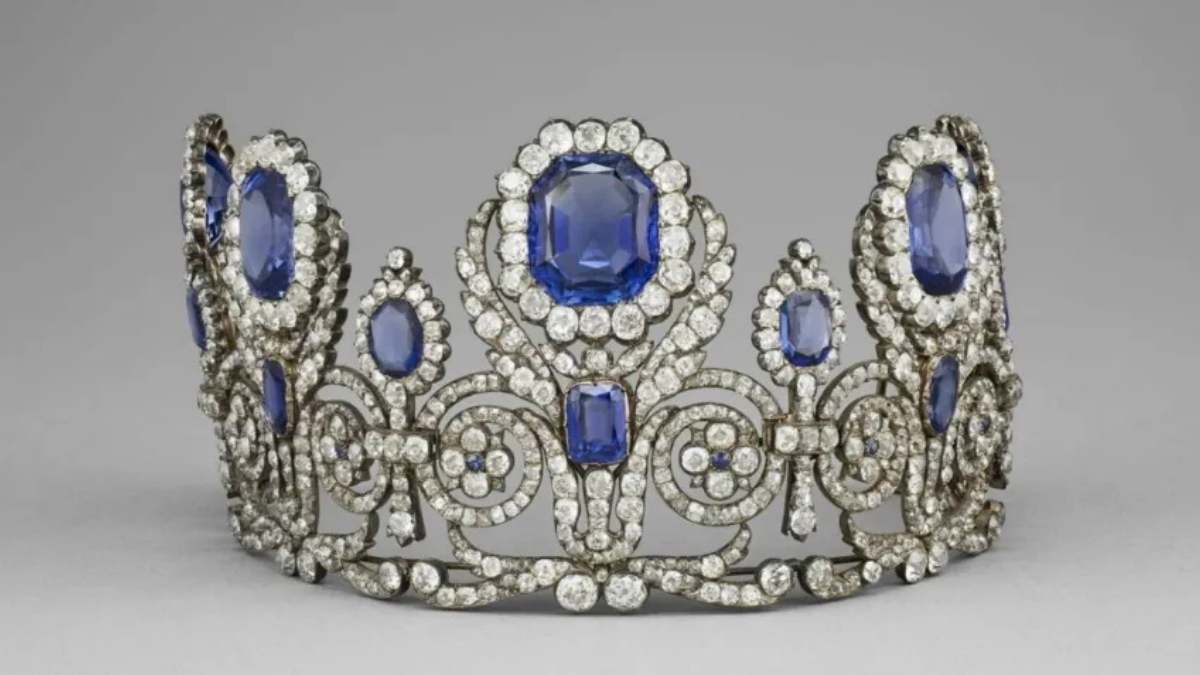 Tiara do conjunto de joias da rainha Marie-Amélie e da rainha Hortense • DivulgaçãoMuseu do Louvre