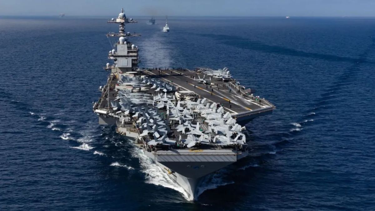 Travessia do USS Gerald R. Ford pelo Estreito de Gibraltar no início de outubro, junto de navios espanhóis e marroquinos • Facebook/USS Gerald R. Ford - CVN 78 -