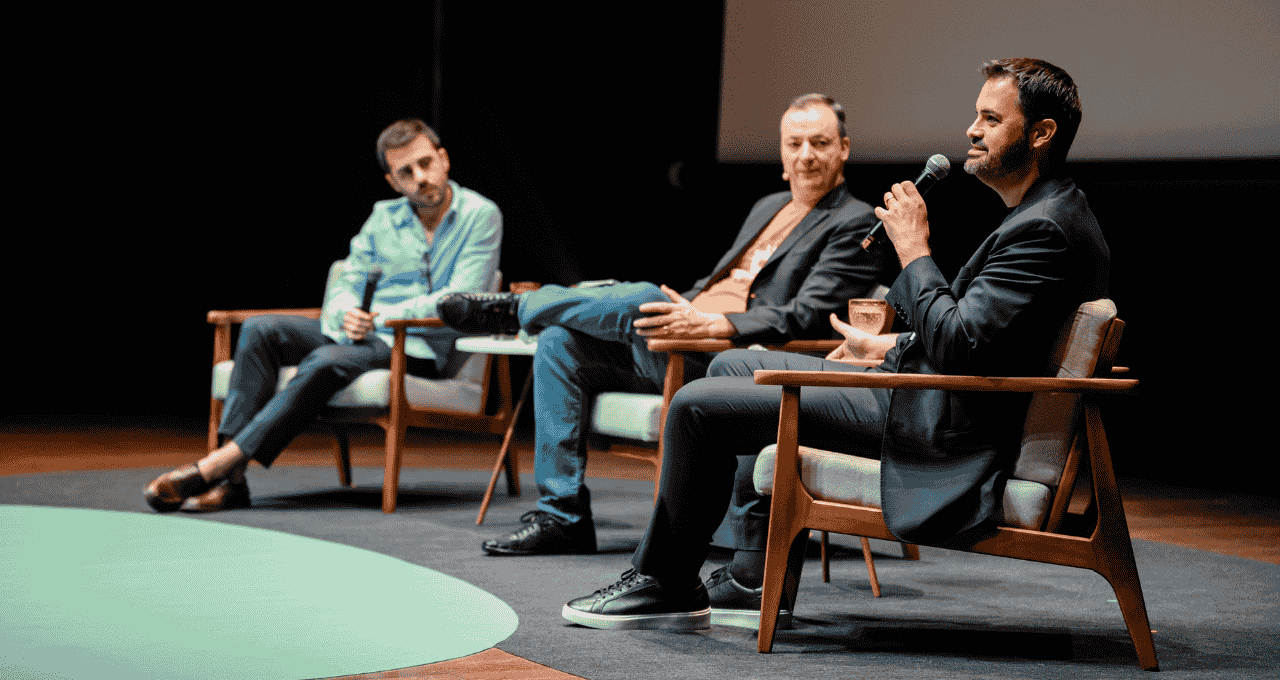 Da esquerda para a direita Felipe Sant’Ana (Founder of Paradigma Education), Paulo Bonfá e Fernando Ulrich (Board Member at OranjeBTC).