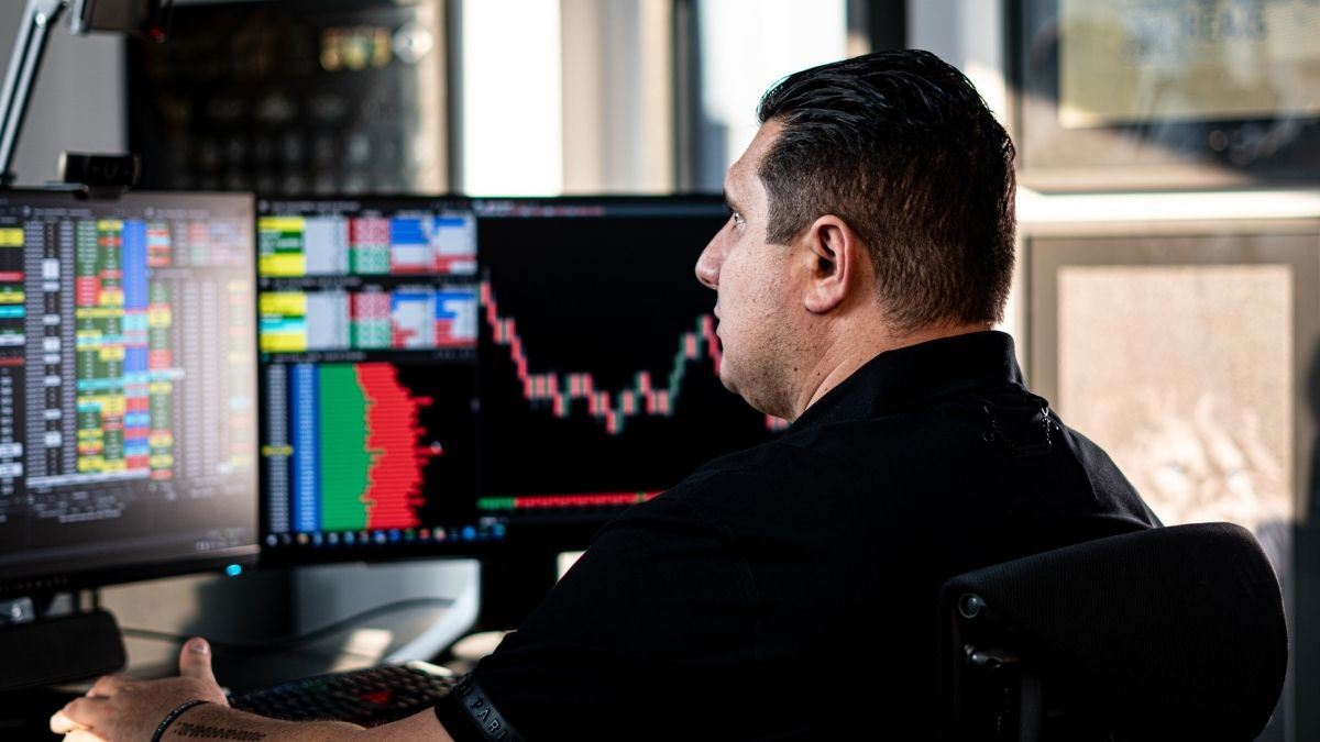 Trader mais seguido do Brasil lança sistema com potencial de buscar até R$ 20 mil por mês, em média