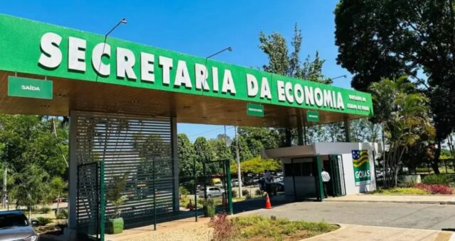 Edital Sefaz GO: concurso para Auditor Fiscal é republicado com 75 vagas e salários que podem passar de R$ 32 mil