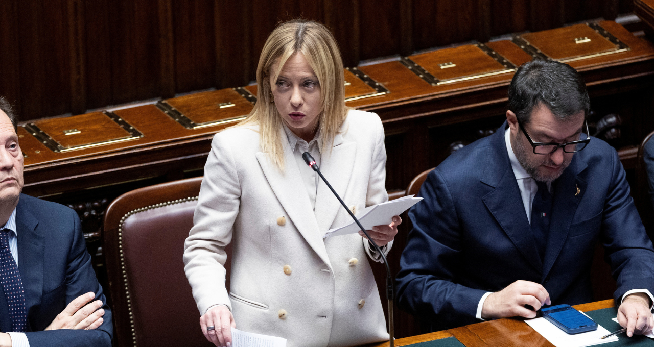 Primeira-ministra da Itália, Giorgia Meloni, discursa no Parlamento italiano em Roma antes de reunião de cúpula da União Europeia em Bruxelas 17/12/2025 REUTERS/Remo Casilli