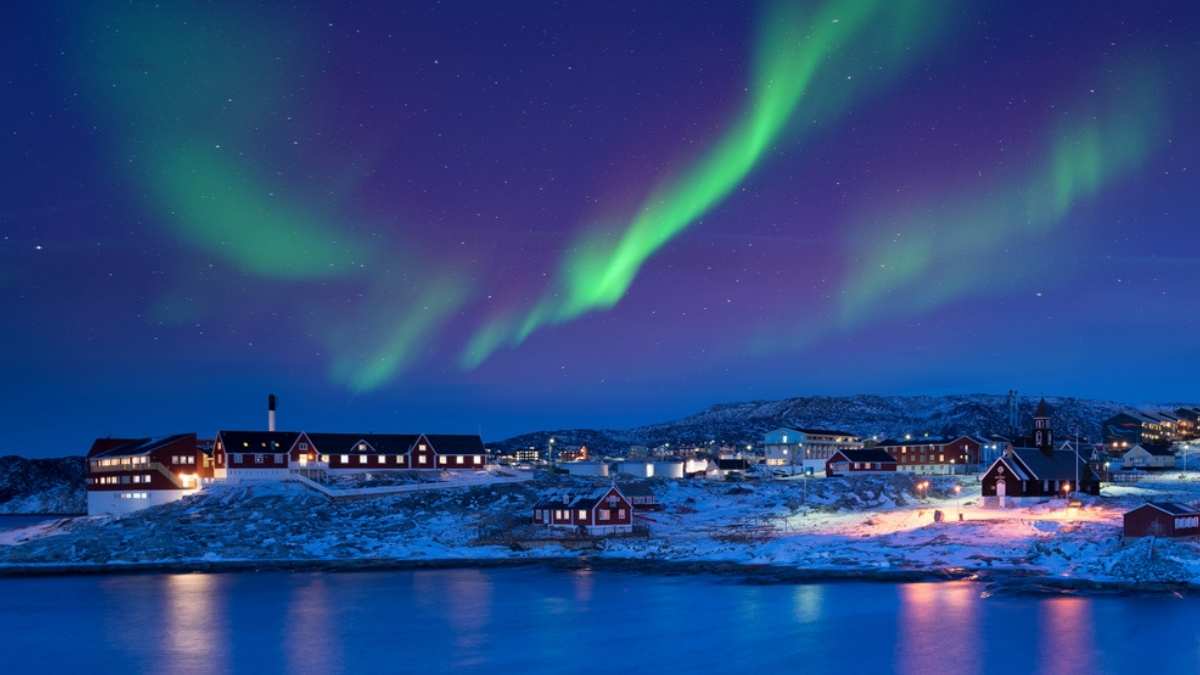 Aurora boreal em Nuuk, na Groenlândia - iStock