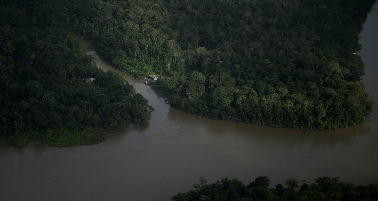 Casa na beira de rios perto da Foz do Amazonas, no Amapá 31/03/2017 REUTERS/Ricardo Moraes