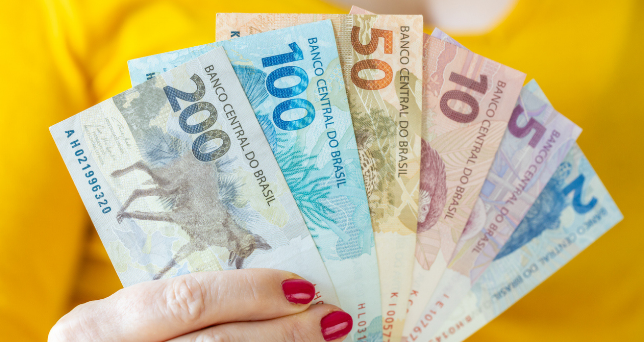 Dinheiro dividendos FIIs (Imagem: Andrzej Rostek/ istockphoto)