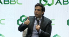 Gabriel Galípolo em evento promovido pela Associação Brasileira de Bancos (ABBC), em São Paulo (Imagem: reprodução)