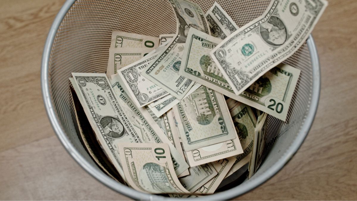 dinheiro no lixo fortunas