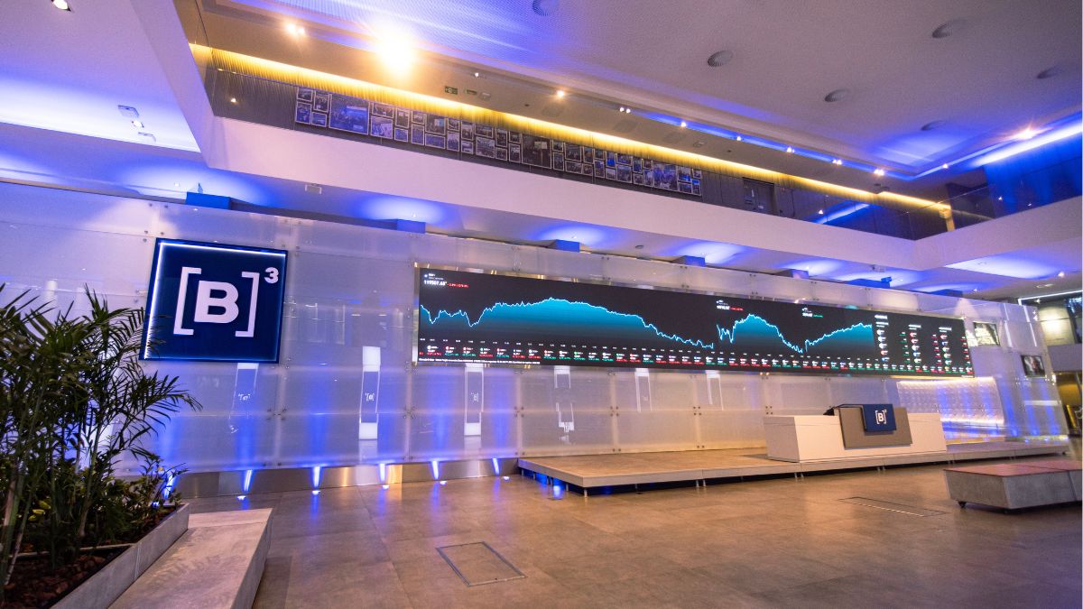 A Bolsa de Valores (B3) abre hoje? Veja como fica o funcionamento do Ibovespa, dos bancos e do Pix nesta emenda de feriado