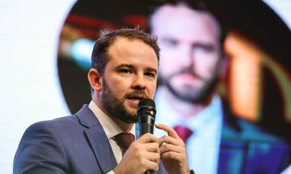 Durigan assume Fazenda sob pressão fiscal e herda desafios de Haddad