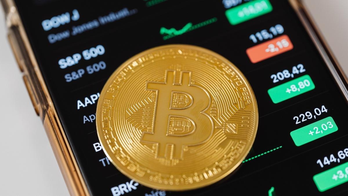 Ainda não opera cripto e finanças tradicionais na mesma plataforma? Veja 5 motivos para aderir à estratégia