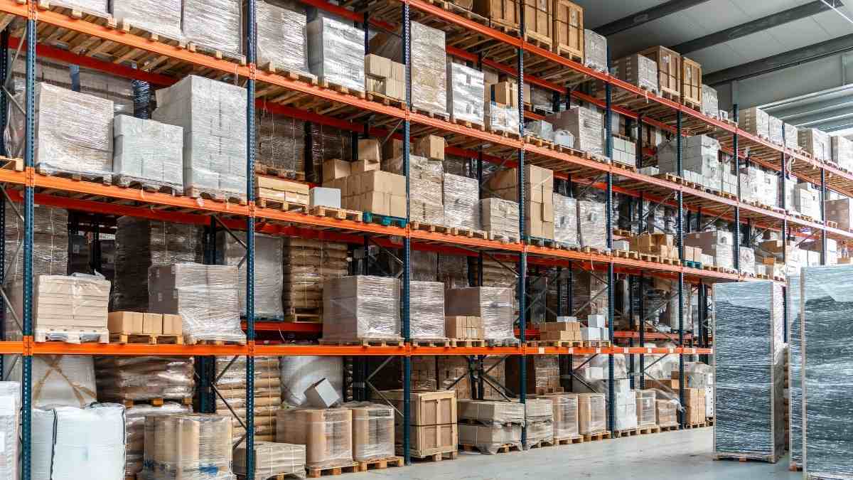 FIIs de galpões logísticos com alto potencial: Analista da Empiricus explica cenário e sugere 3 fundos