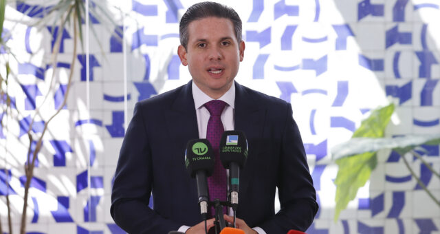 Motta diz confiar que Supremo dará aplicabilidade à lei que reduz penas para Bolsonaro e condenados por atos antidemocráticos