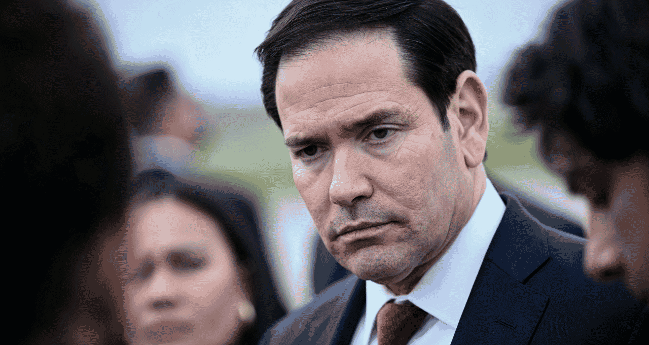 Secretário de Estado dos EUA Marco Rubio durante entrevista na França 27 de março de 2026 Brendan Smialowski/Pool via REUTERS