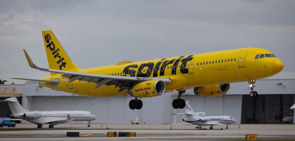Um voo da Spirit Airlines chega ao Aeroporto Internacional de Fort Lauderdale - Hollywood, em Fort Lauderdale, Flórida, EUA, em 23 de abril de 2026. (Foto: REUTERS/Marco Bello/Foto de arquivo)