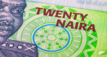 20 Naira Nigéria com retrato do General Murtala Muhammed. Novo dinheiro de polímeros da Nigéria (Imagem: iStock - Sergii Zyskо. ID da foto2248064982)