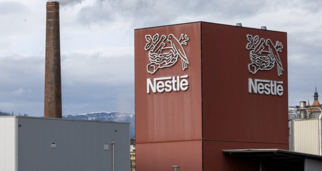 Mudança nos hábitos de consumo faz Nestlé banir o uso de corantes artificiais em todos seus produtos