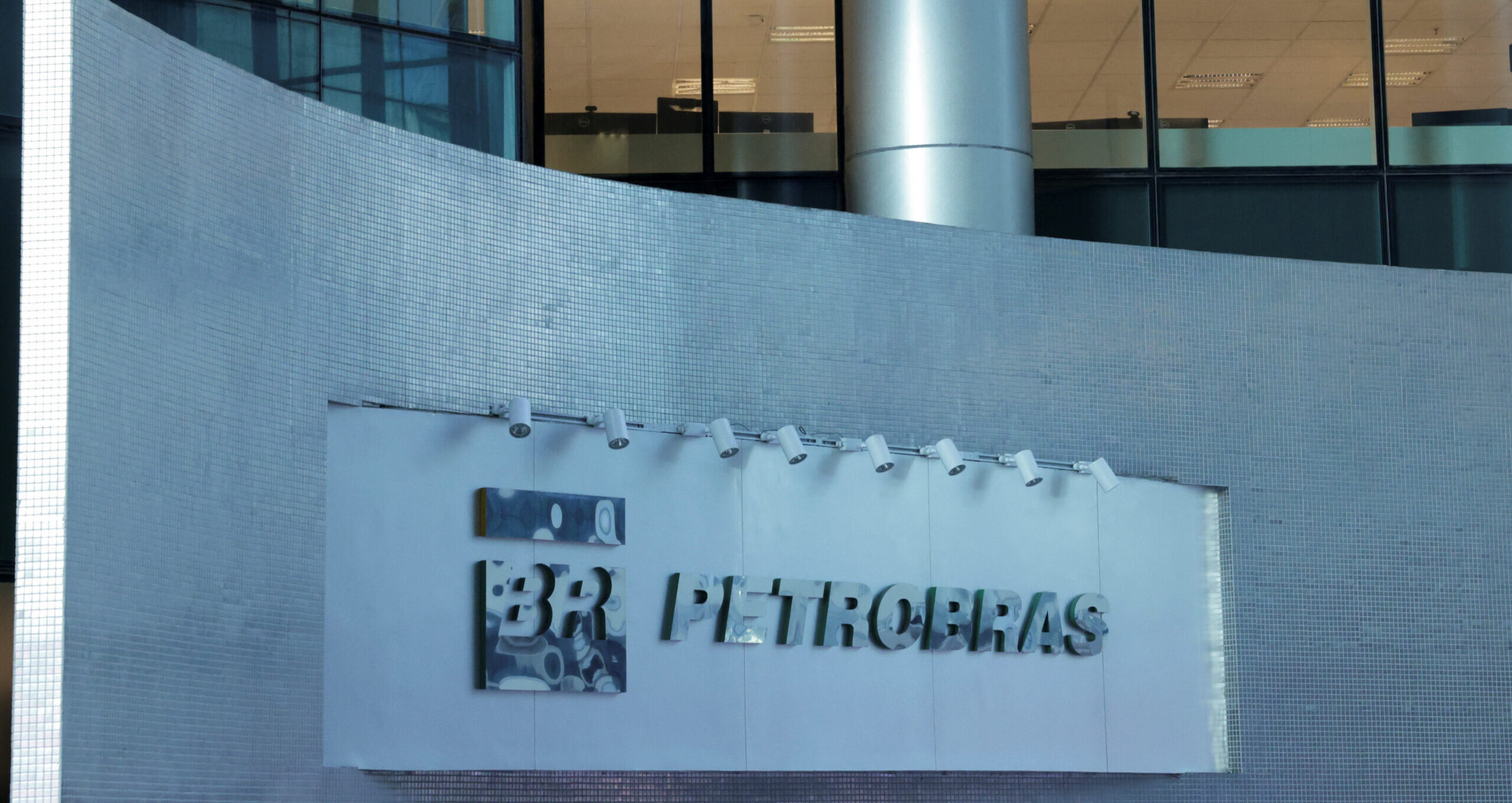 Petrobras (PETR4) conclui aquisição de bloco exploratório em São Tomé e Príncipe