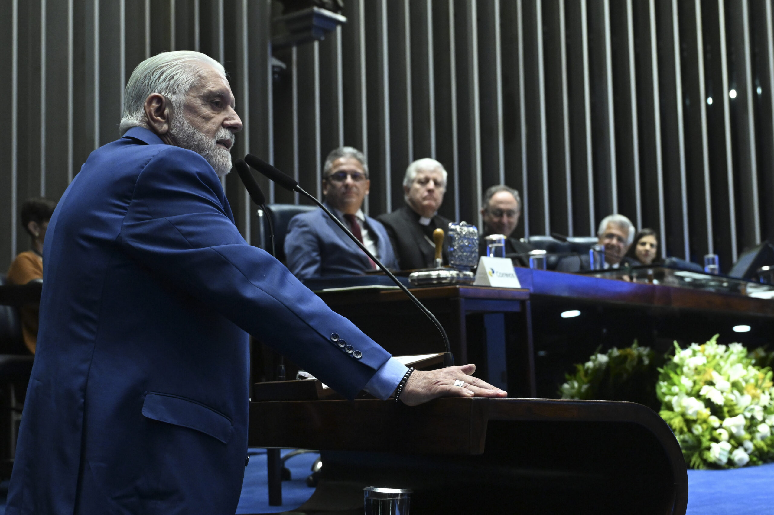Ex-sócio do Master emprestou avião e bancou camarote de show nos EUA para Jaques Wagner, diz PF