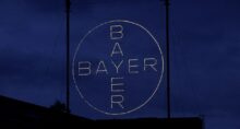 Logo da fabricante alemã de produtos farmacêuticos e químicos Bayer AG