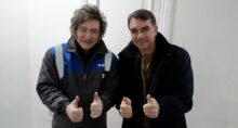 Javier Milei (à esq.) e Flávio Bolsonaro